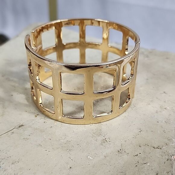 Gold Tone Cage Clasp Bracelet - Picture 1 of 5